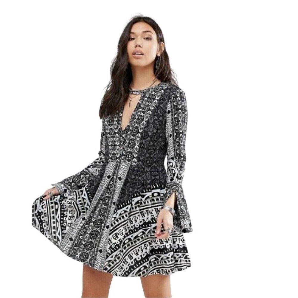 Free People Black & White Paisley Boho Long Bell Sleeve Mini Dress Size 8